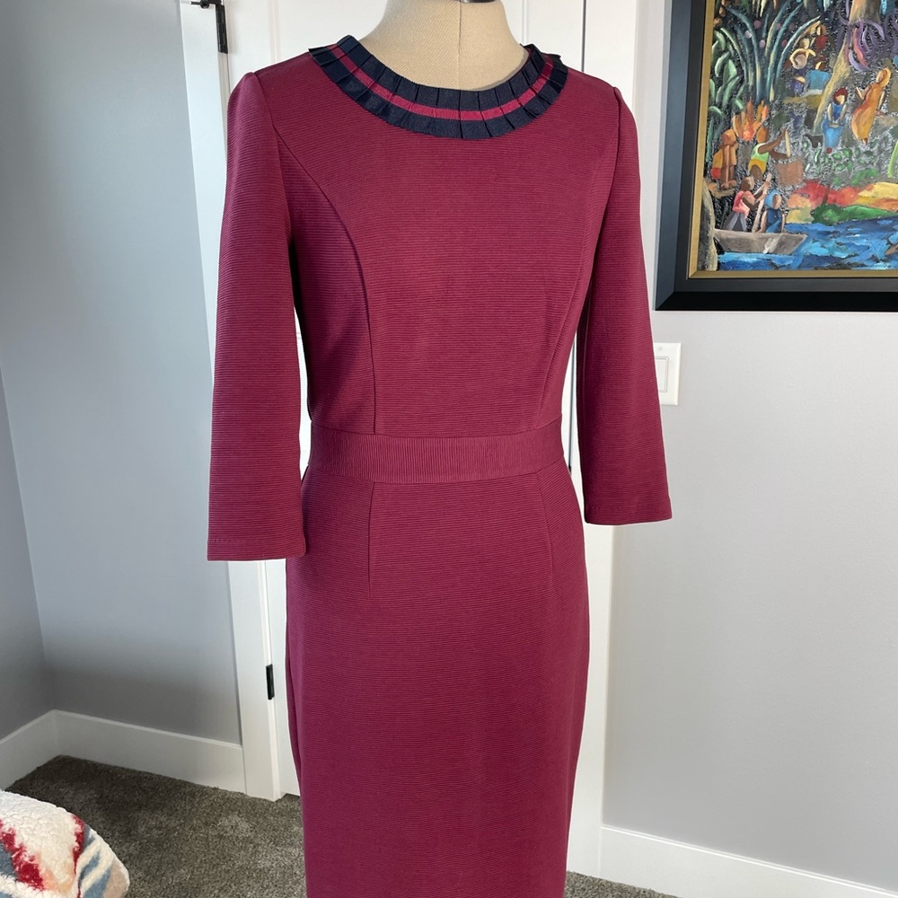 Size 6 Boden, fully lined work dress. Excellent condition. No stains.